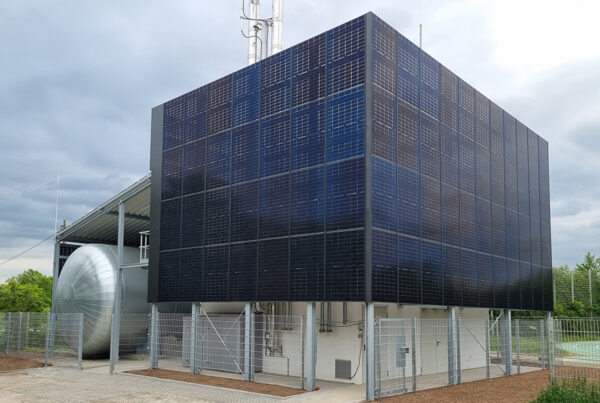 Frisolar Photovoltaikfassade Nachtraeglich Stromwand Photovoltaikwand Fassadenverkleidung