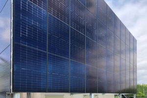 Solarwall Nachtraegliche Montage Photovoltaik Gebäudehuelle Photovoltaikwand Solarwand