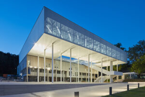 Johannes Kepler Universität Hinterlueftete Fassade Etalbond Fassadenverkleidung Aluminum Verbundplatte Beleuchtet