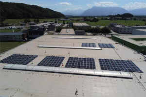 Frisolar Aufdachanlage Photovoltaik Paneele Stromerzeugung Sonnenenergie Energieeffizent