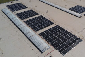 Frisolar Aufdachanlage Photovoltaik Paneele Stromerzeugung Sonnenenergie Energieeffizent Solar