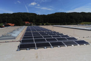 Frisolar Aufdachanlage Photovoltaik Paneele Stromerzeugung Sonnenenergie Energieeffizent Solar Elektro