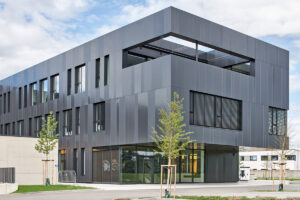 Gebol Enns Fassadenverleidung Hinterlueftete Fassade Frifacade Aluminium Verbundplatten Schwarz