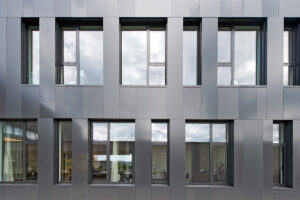 Gebol Enns Fassadenverleidung Hinterlueftete Fassade Frifacade Aluminium Verbundplatten Schwarz Fassadenplatte