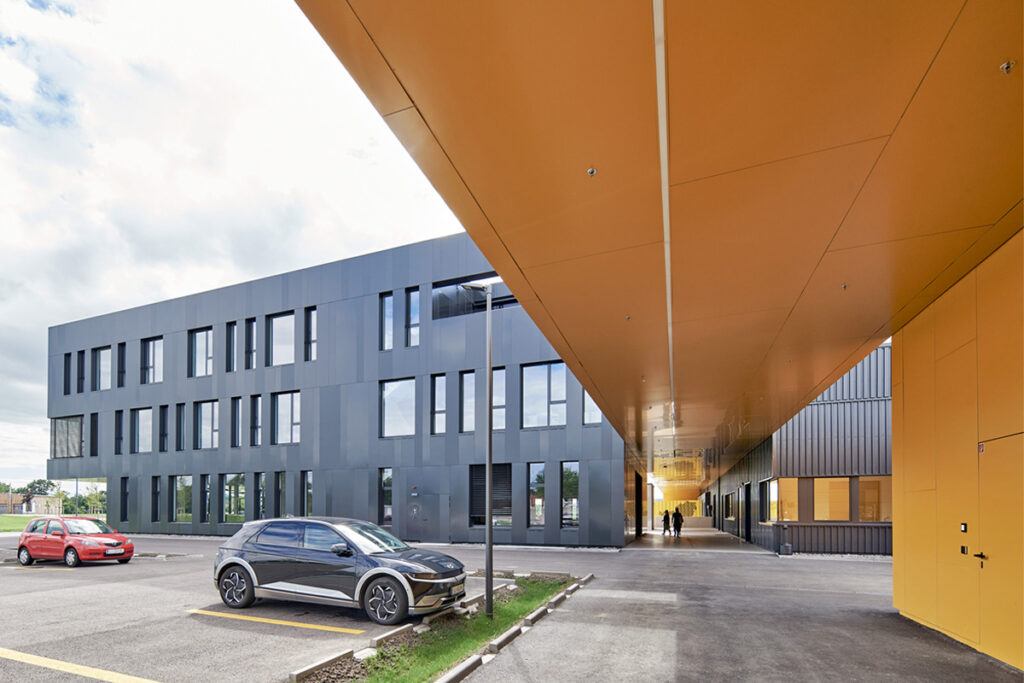 Firmengebäude Gebol - Julius Fritsche GmbH - Glas, Metall, Kunststoff