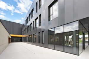Gebol Enns Fassadenverleidung Hinterlueftete Fassade Frifacade Aluminium Verbundplatten Schwarz Fassadenplatte Modern