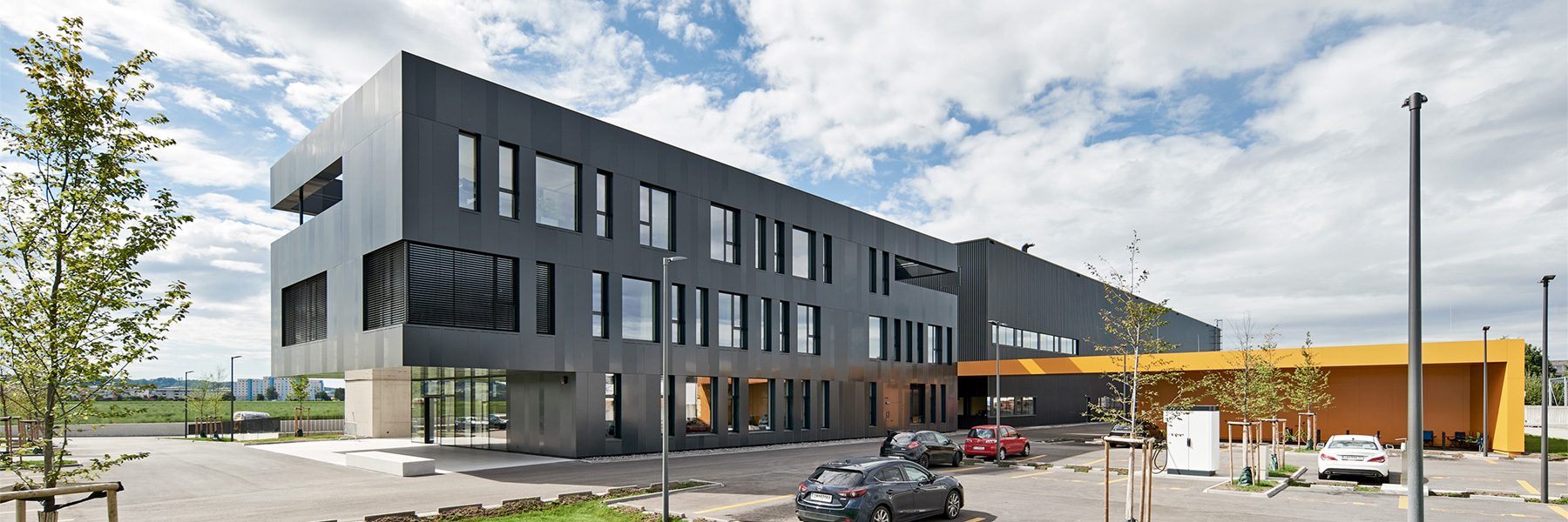 Slider Gebol Enns Fassadenverleidung Hinterlueftete Fassade Frifacade Aluminium Verbundplatten
