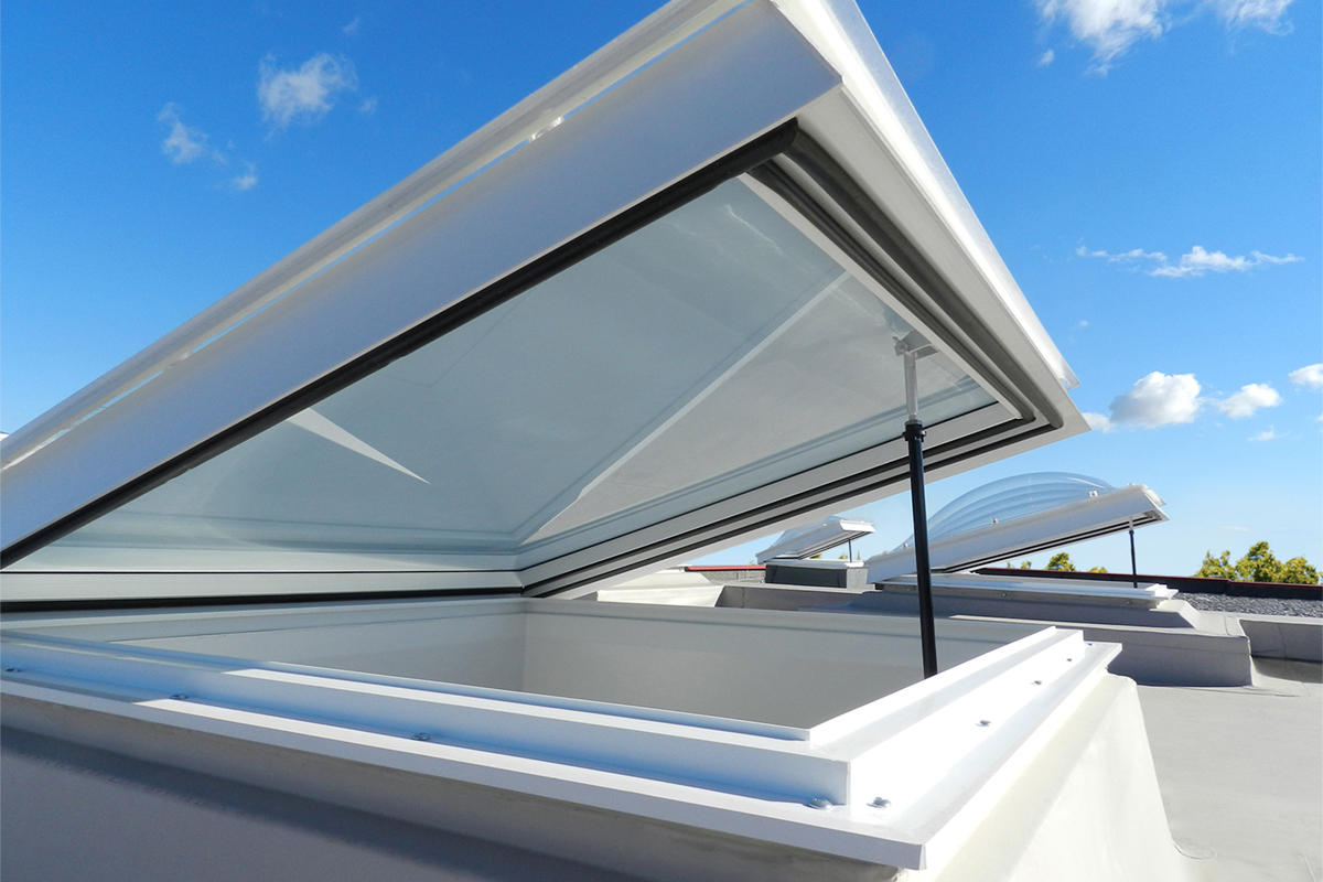 Lichtkuppel Acrylglas Polycarbonat Lichtoeffnung Dach Automatischer Antrieb