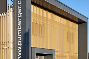 Alu Formrohre Fassadenverkleidung Spezialgebeizt In Gold Firmengebäude Firmenhaut Modern