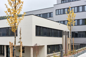 Etalbond LKH Wolfsbergl Fassadenplatten Hinterlueftete Fassade Firmengebaude Aluminium Verbundplatten Fassadenhaut
