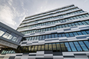 Etalbond Fassadenplatten Hinterlueftete Fassade Firmengebaude Modern Aluminium Verbundplatten