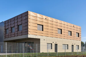 Etalbond Flachdachbau Fassadenplatten Hinterlueftete Fassade Firmengebaude Modern Aluminium Verbundplatten