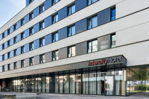 Etalbond Intercity Hotel Fassadenplatten Hinterlueftete Fassade Firmengebaude Aluminium Verbundplatten Anthrazit