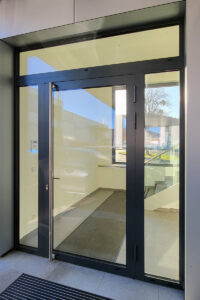 Aluprof Eingangsportal Julius Fritsche Rechnungswesen Neubau Glas Metall Kunststoff Photovoltaik Fassade Grosshaendler Neubau