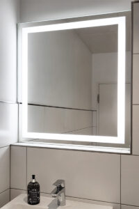 Innenraum Spiegel Julius Fritsche Rechnungswesen Neubau Glas Metall Kunststoff Photovoltaik Fassade Grosshaendler Neubau