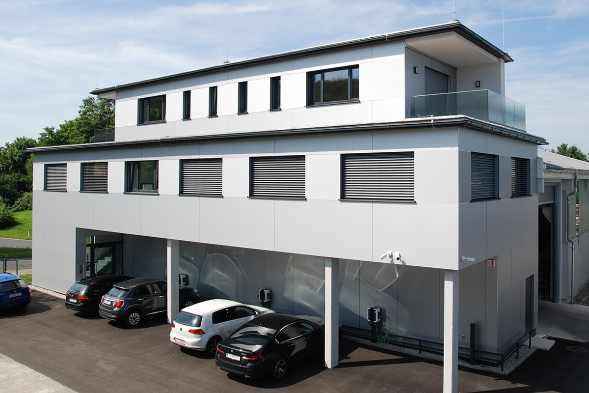 Julius Fritsche Rechnungswesen Neubau Glas Metall Kunststoff Photovoltaik Fassade Grosshaendler Neubau Bauwirtschaft Buerogebaude