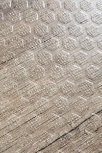 terrasse-rutschfeste-bodenplatte-podio-julius-fritsche-rechnungswesen-neubau-glas-metall-kunststoff-photovoltaik-fassade-grosshaendler-neubau